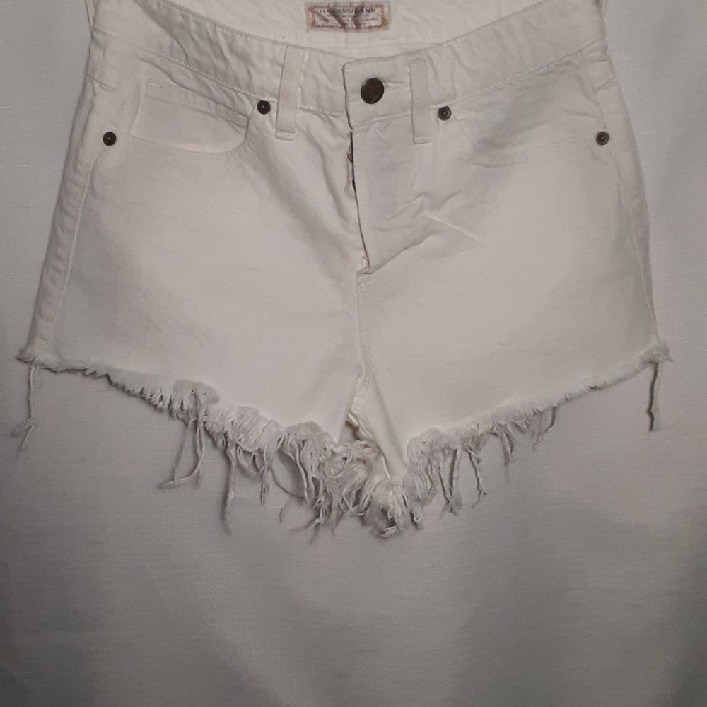 Guess shorts size: 26, white